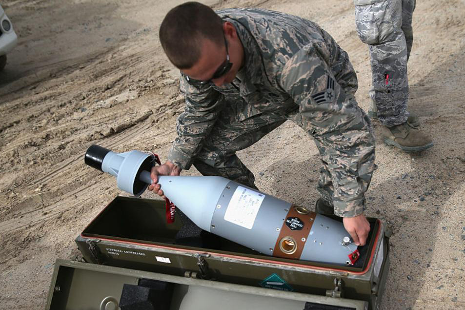 بعدما لوث العراق بإشعاعاتها : الجيش الأميركي يؤكد استخدام قذائف اليورانيوم المنضب في سوريا