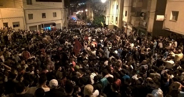 المغرب : الاحتجاجات في الحسيمة تستمر بزخم أكبر، وقمع دموي للمتضامنين في تطوان ومرتيل