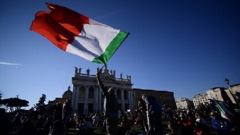 إيطاليا تتظاهر ضد “العقوبات” على روسيا بينما حكومة بريطانيا تتهاوى وأميركا تنتقدها!