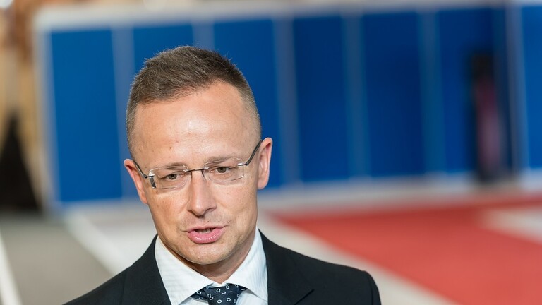 وزير الخارجية الهنغاري يرد على انتقادات السفير الأمريكي لزياراته إلى روسيا